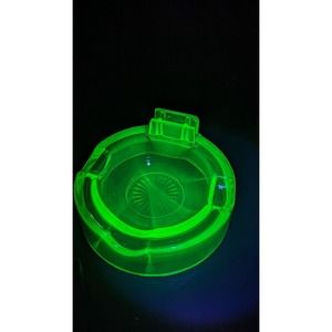 VINTAGE MID CENTURY MODERN VASELINE/URANIUM GLASS CIGAR/CIGARETTE ASHTRAY